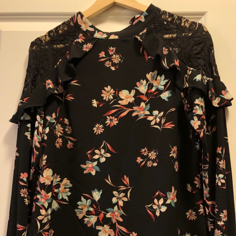 Flora print with lace long sleeve blouse